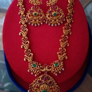 Beautiful Necklace with earrings.